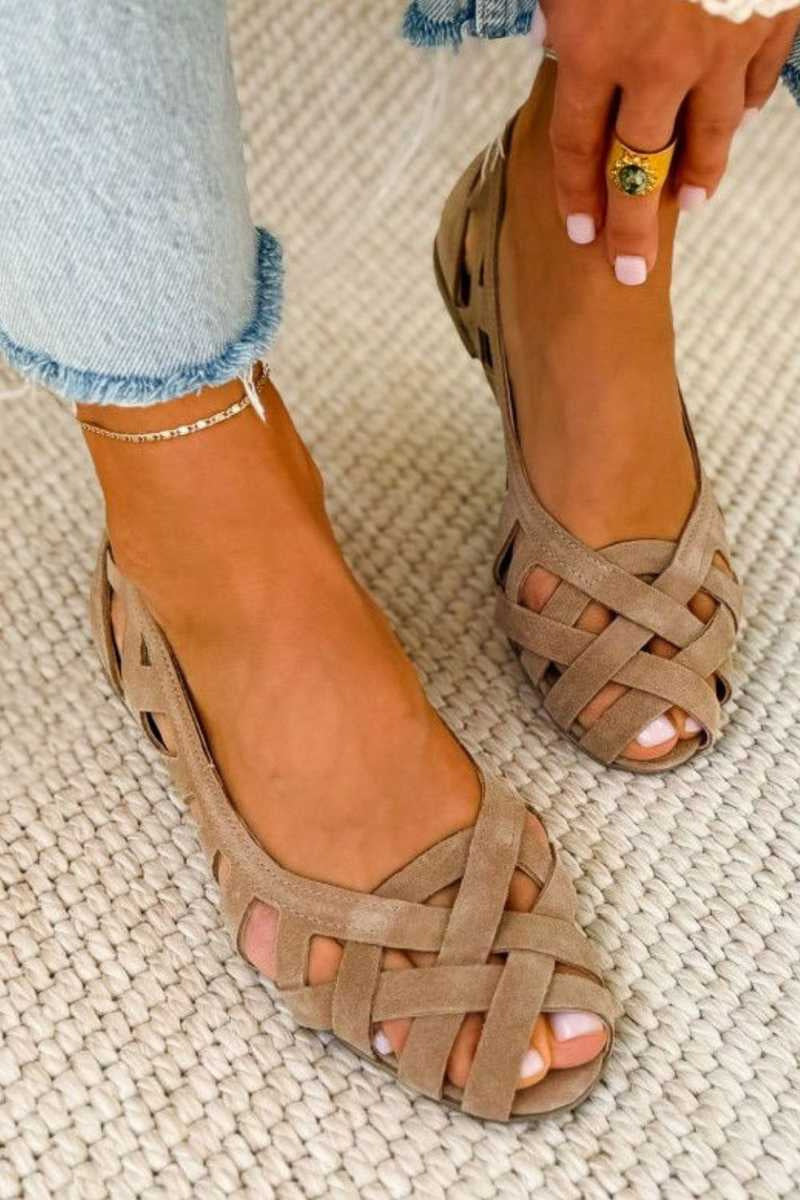 Open-toe low sandals with crossed fabric straps